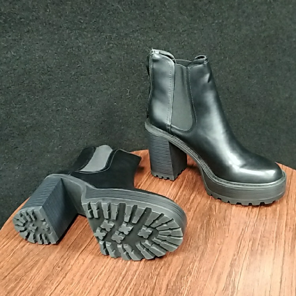 Steve Madden KAT Black Platform Booties - 11M